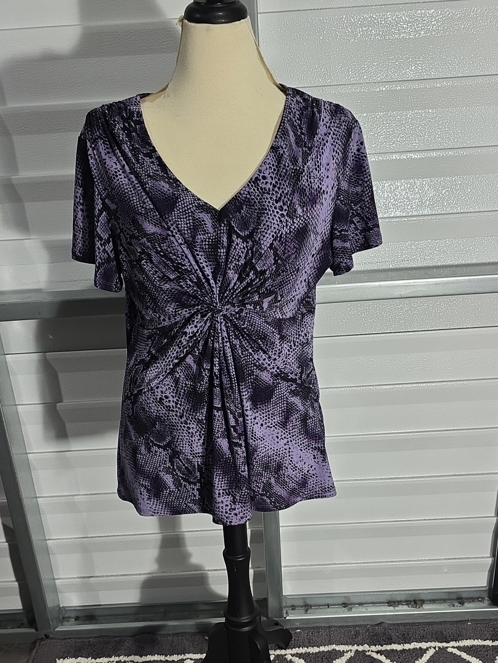 Daisy Fuentes Lavender & Black Snake Skin Print Twist-Front Short Sleeve Top XL